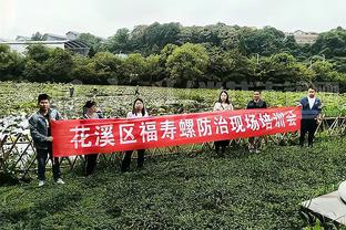 他太会了！科瓦西奇罚点时吕迪格疯狂指左边，卢宁随后成功扑点